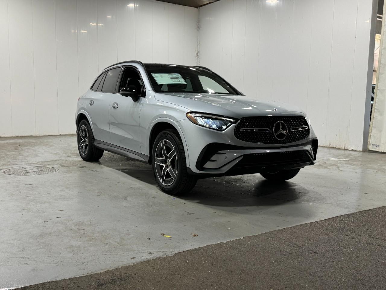 Mercedes-Benz GLC Vehicle Full-screen Gallery Image 6