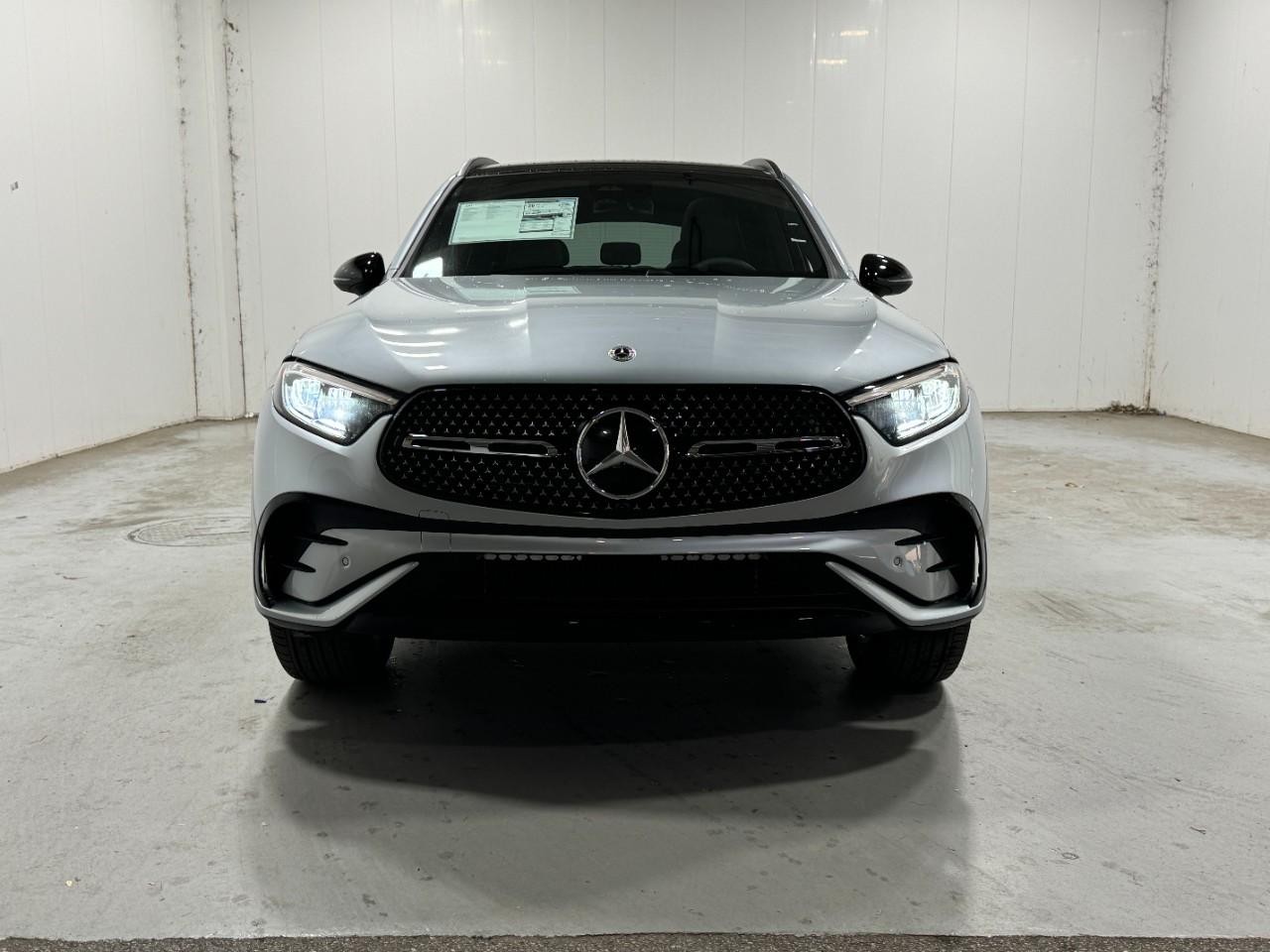 Mercedes-Benz GLC Vehicle Full-screen Gallery Image 7