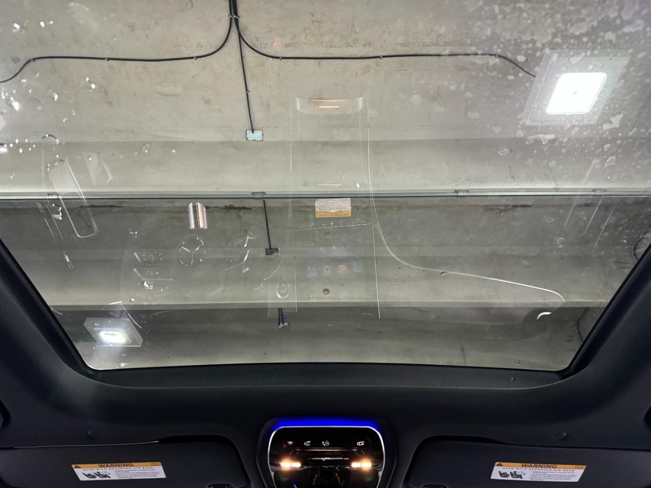 Mercedes-Benz GLC Vehicle Full-screen Gallery Image 11