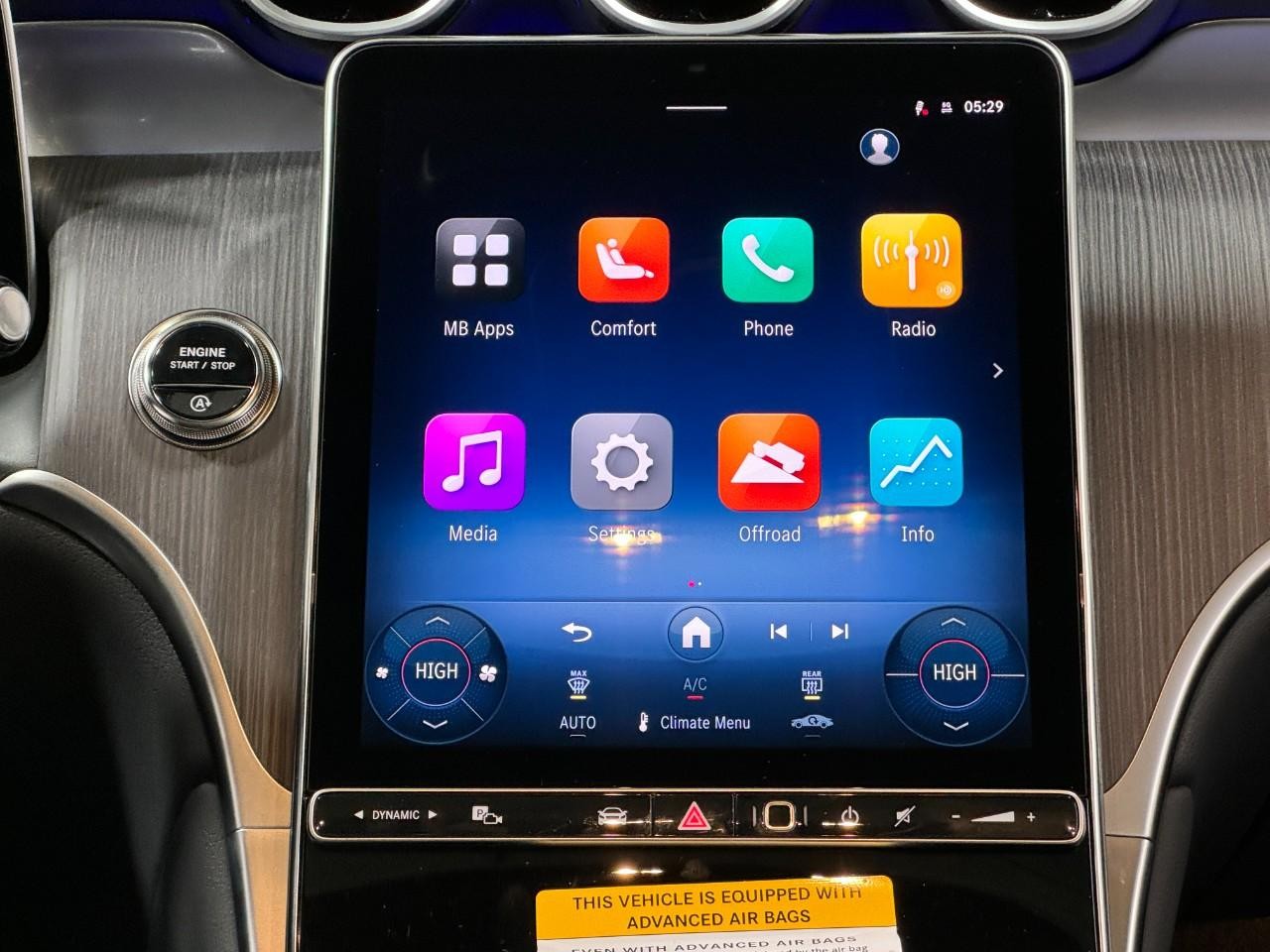 Mercedes-Benz GLC Vehicle Full-screen Gallery Image 14