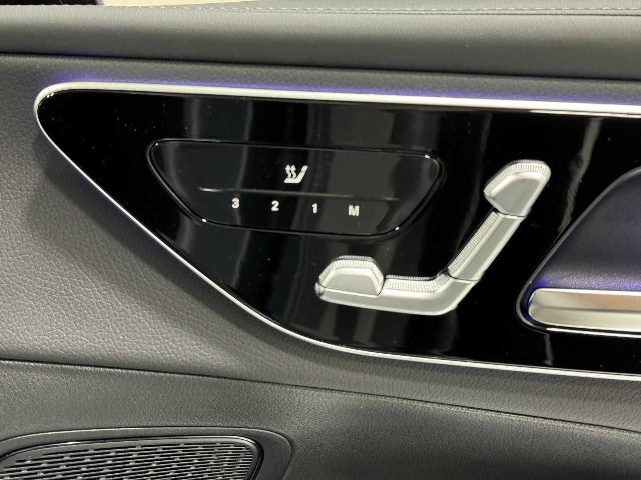 Mercedes-Benz GLC Vehicle Full-screen Gallery Image 19