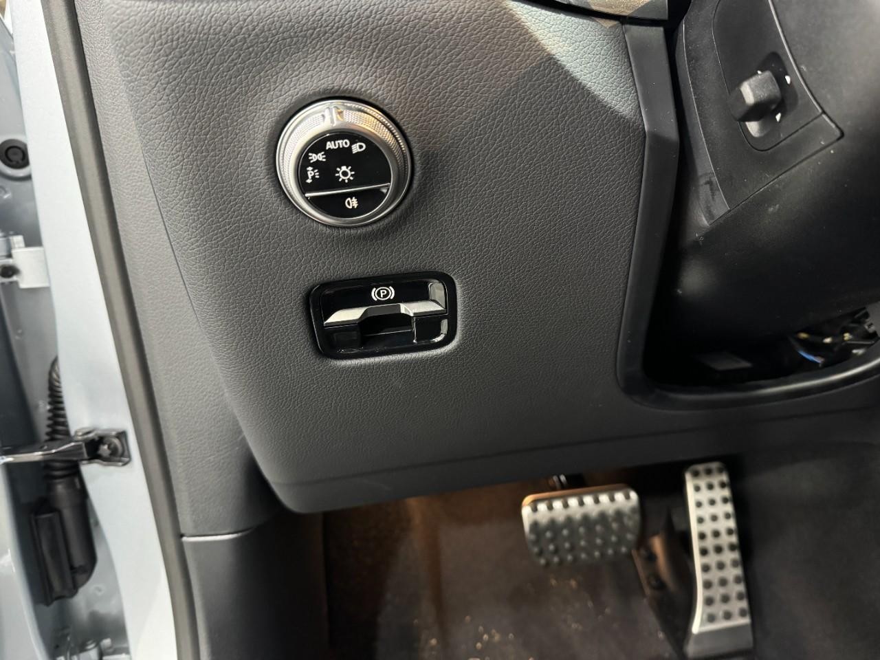 Mercedes-Benz GLC Vehicle Full-screen Gallery Image 29