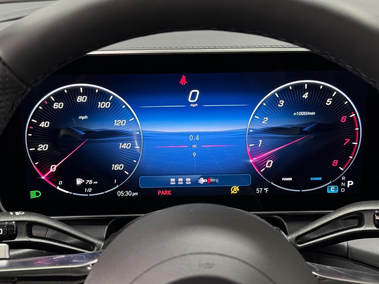 Mercedes-Benz GLC Vehicle Full-screen Gallery Image 32