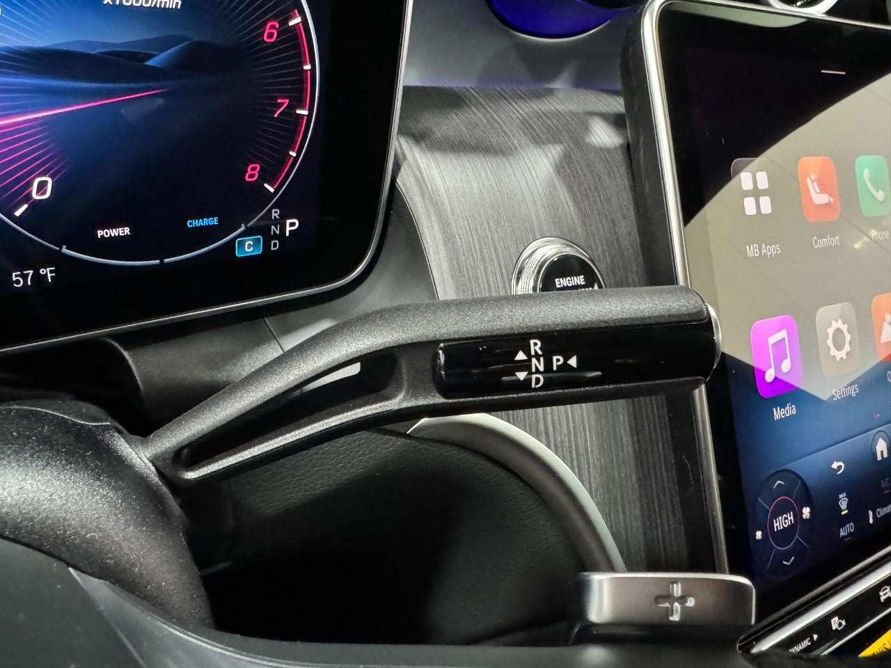 Mercedes-Benz GLC Vehicle Full-screen Gallery Image 33