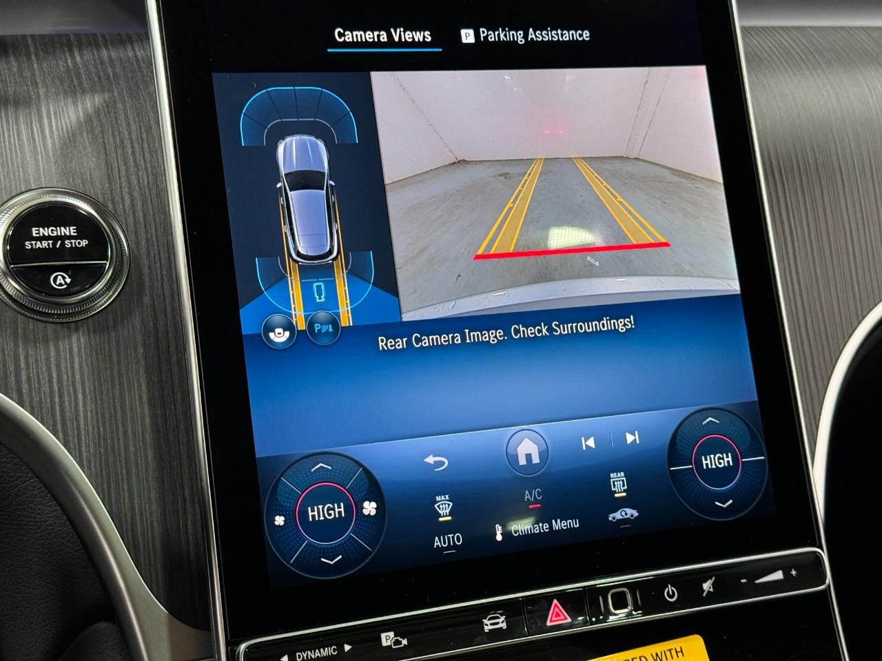 Mercedes-Benz GLC Vehicle Full-screen Gallery Image 34