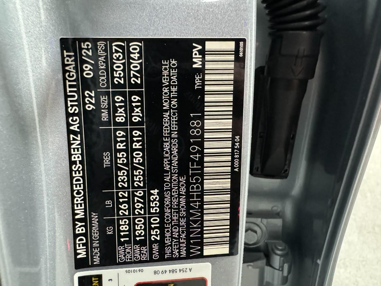 Mercedes-Benz GLC Vehicle Full-screen Gallery Image 35