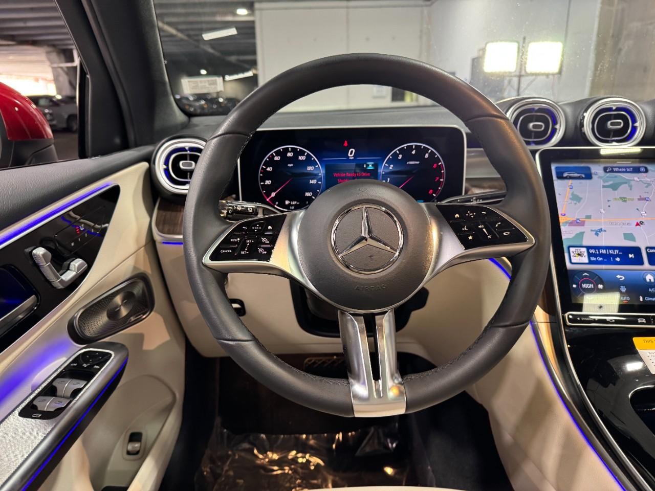 Mercedes-Benz GLC Vehicle Full-screen Gallery Image 13