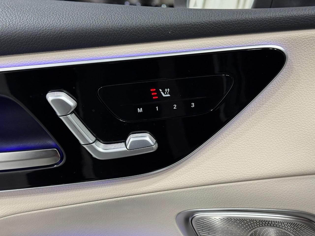 Mercedes-Benz GLC Vehicle Full-screen Gallery Image 22