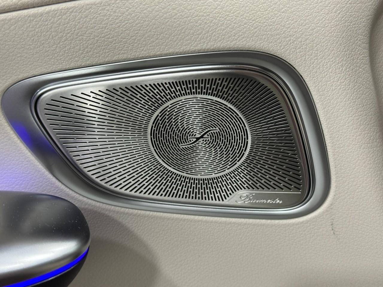 Mercedes-Benz GLC Vehicle Full-screen Gallery Image 25