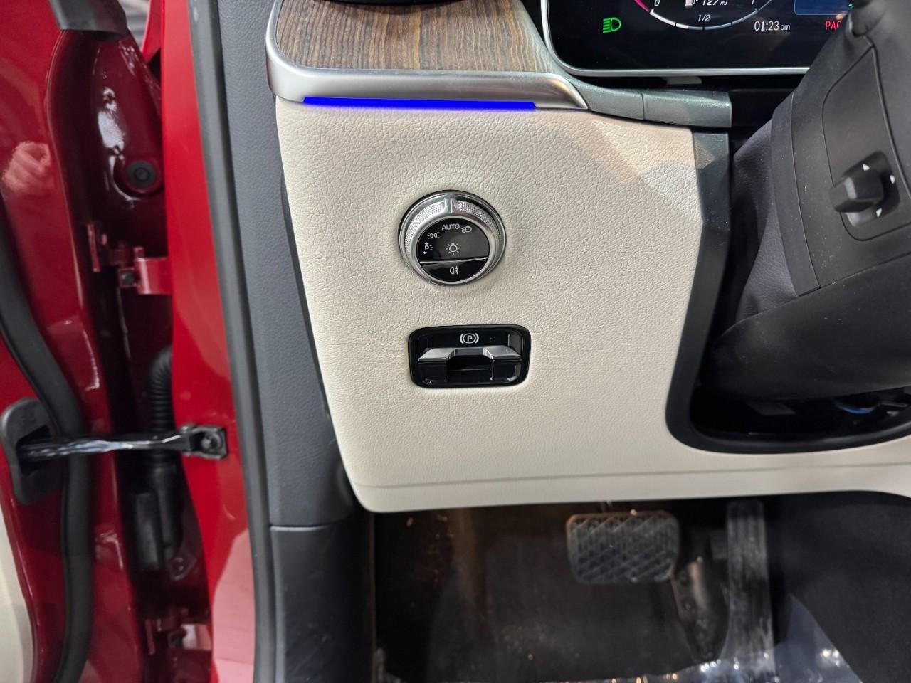 Mercedes-Benz GLC Vehicle Full-screen Gallery Image 30