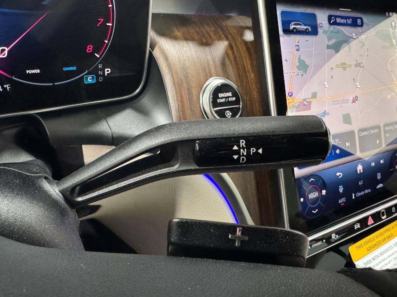 Mercedes-Benz GLC Vehicle Full-screen Gallery Image 34