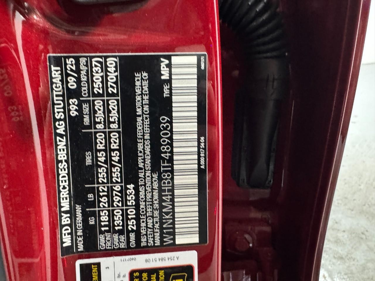 Mercedes-Benz GLC Vehicle Full-screen Gallery Image 36