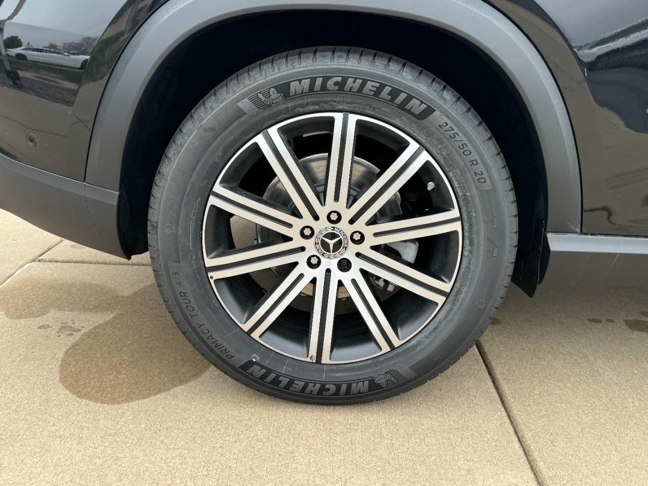 Mercedes-Benz GLE Vehicle Full-screen Gallery Image 5