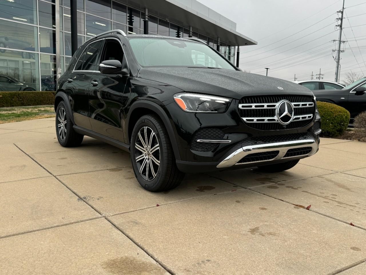 Mercedes-Benz GLE Vehicle Full-screen Gallery Image 6