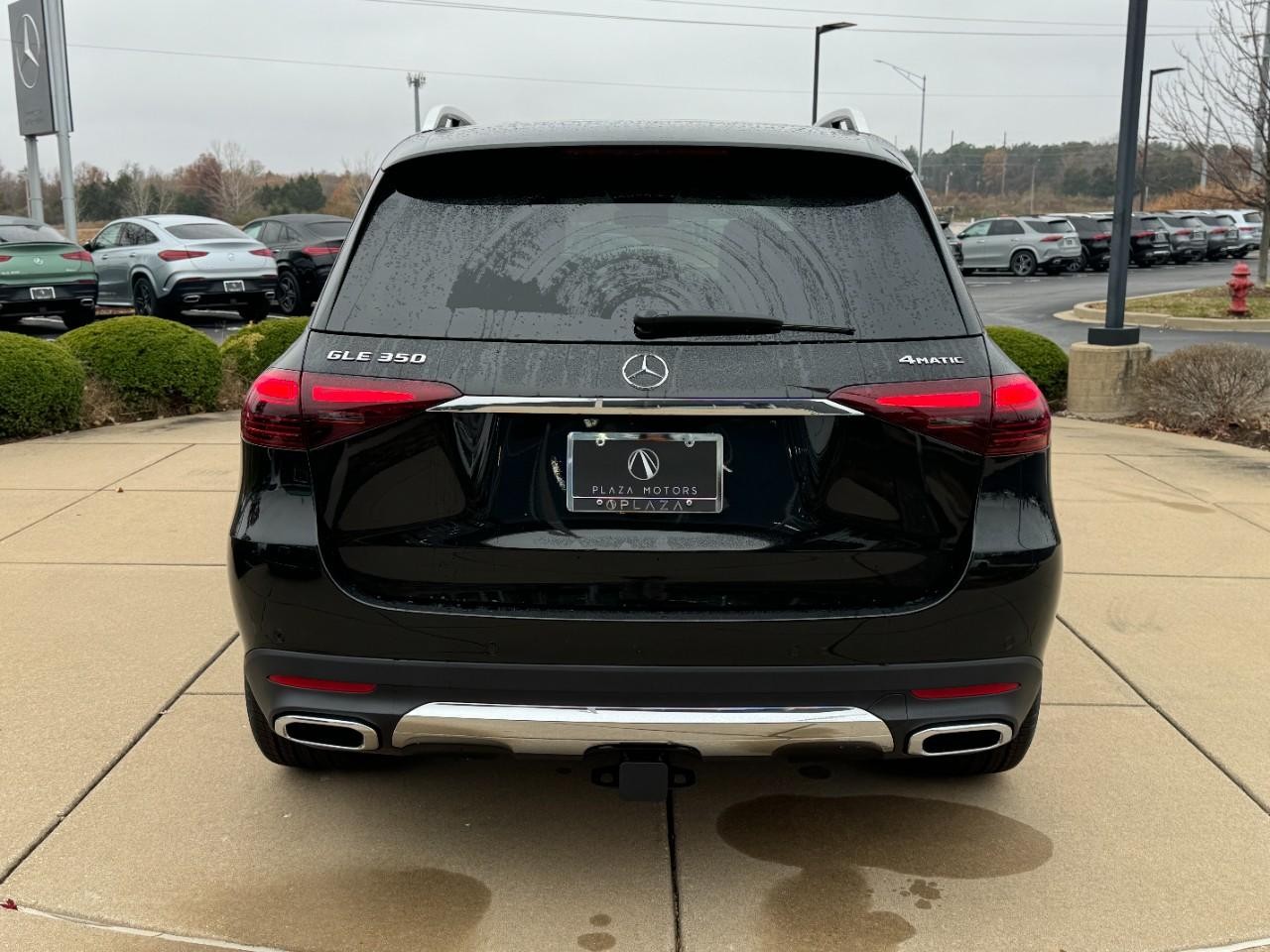 Mercedes-Benz GLE Vehicle Full-screen Gallery Image 9