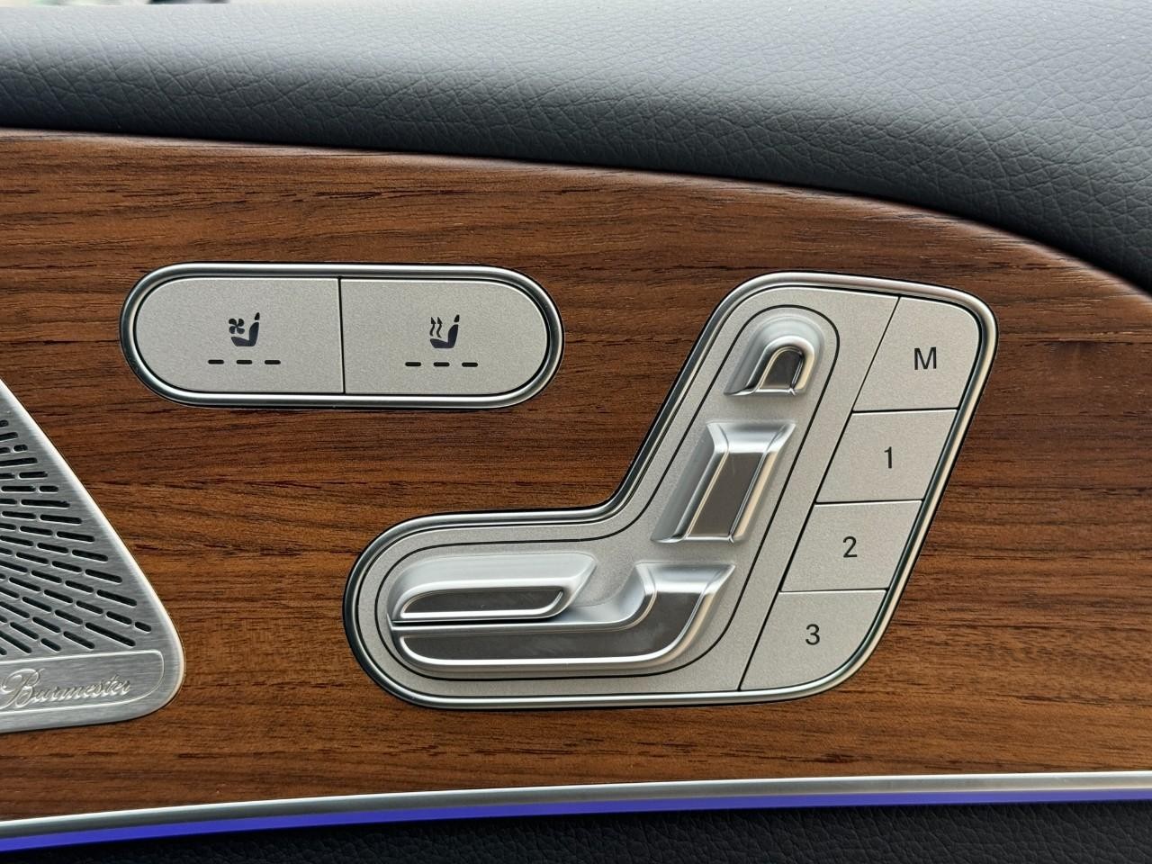 Mercedes-Benz GLE Vehicle Full-screen Gallery Image 21