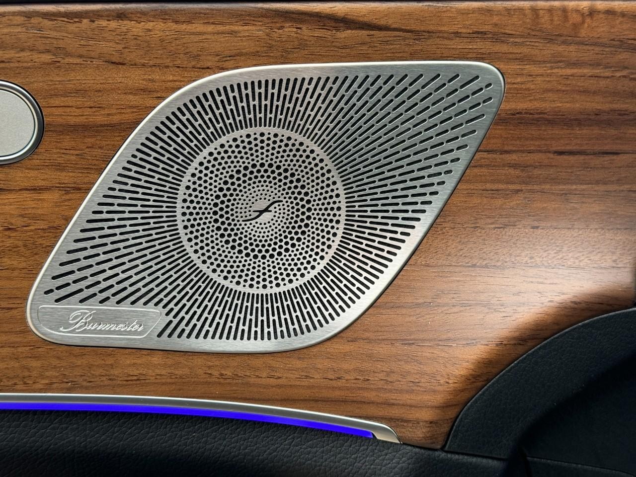 Mercedes-Benz GLE Vehicle Full-screen Gallery Image 24