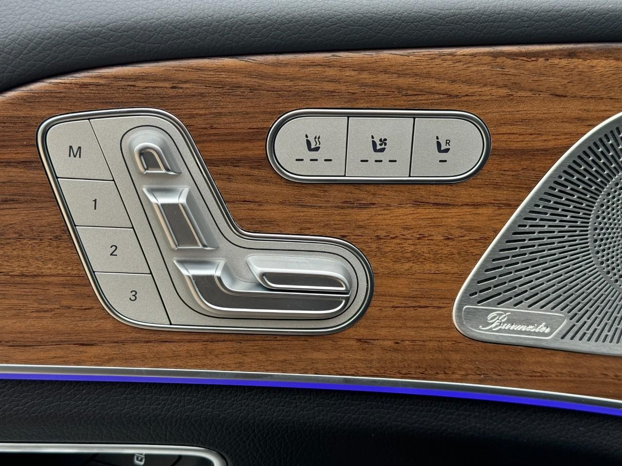 Mercedes-Benz GLE Vehicle Full-screen Gallery Image 25