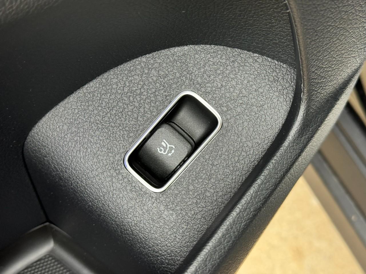 Mercedes-Benz GLE Vehicle Full-screen Gallery Image 28