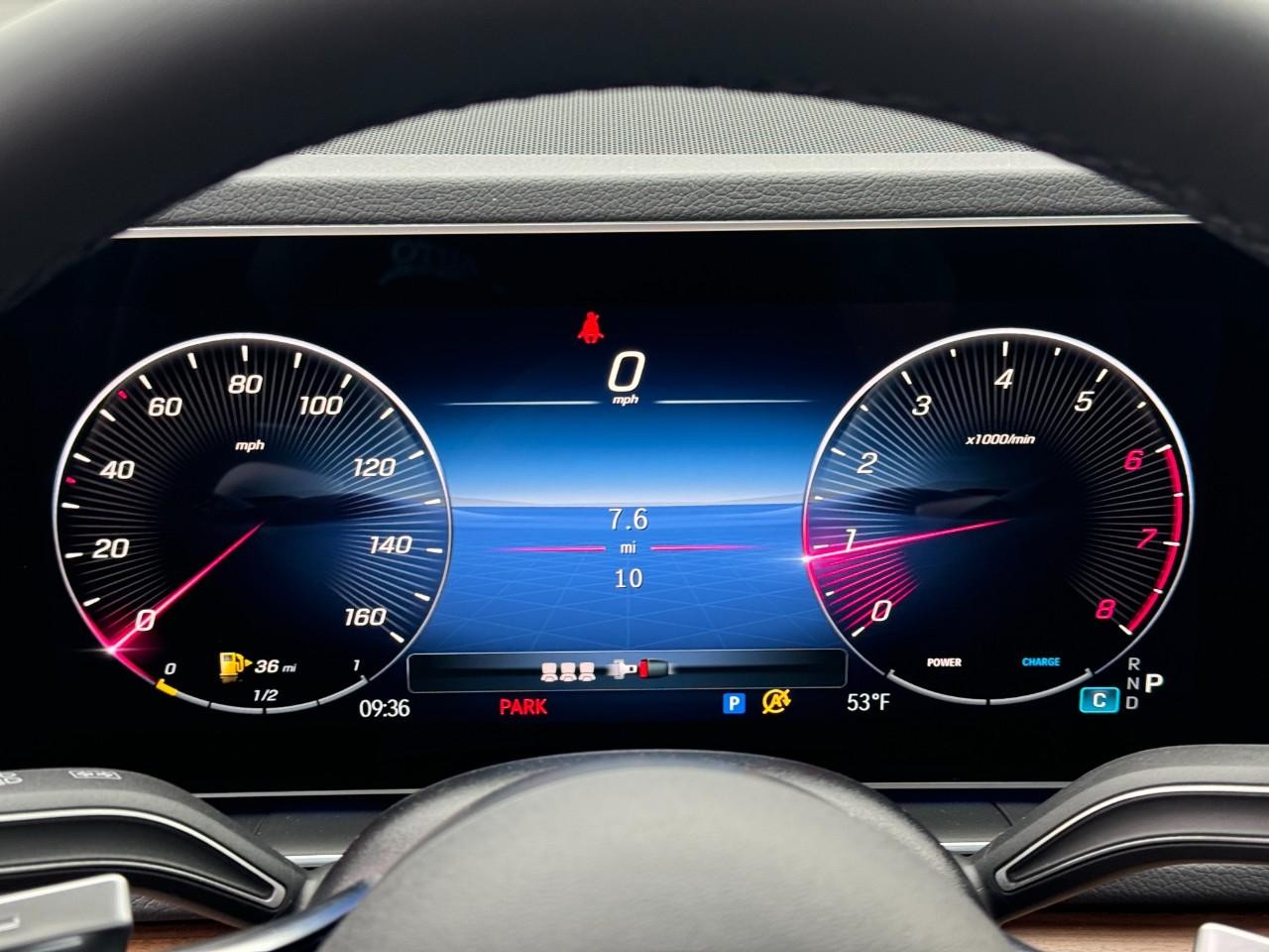 Mercedes-Benz GLE Vehicle Full-screen Gallery Image 35