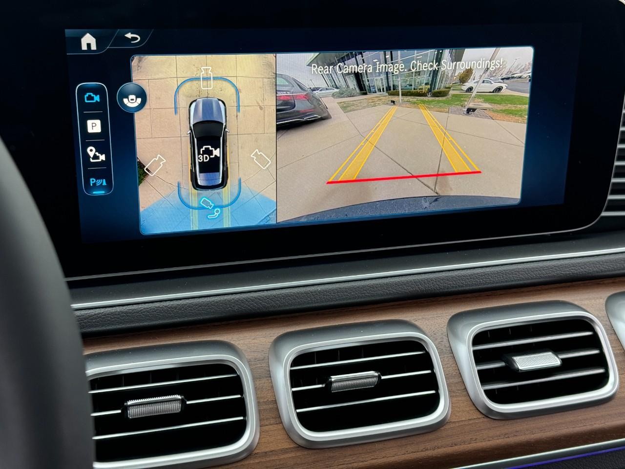 Mercedes-Benz GLE Vehicle Full-screen Gallery Image 37