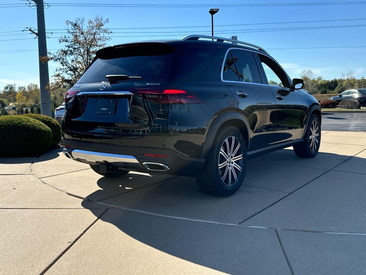 Mercedes-Benz GLE Vehicle Full-screen Gallery Image 4