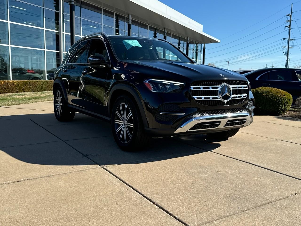 Mercedes-Benz GLE Vehicle Full-screen Gallery Image 6