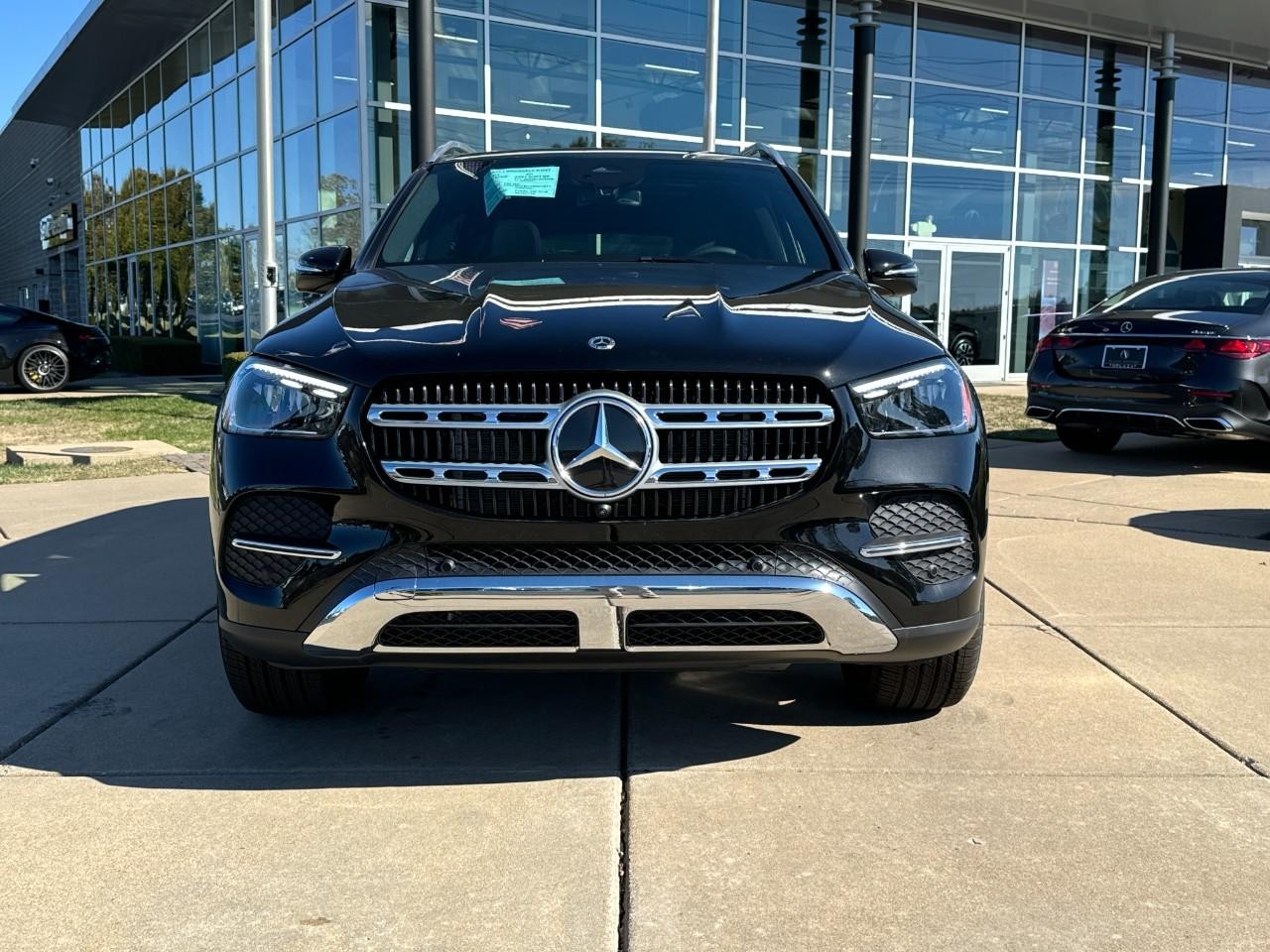 Mercedes-Benz GLE Vehicle Full-screen Gallery Image 7