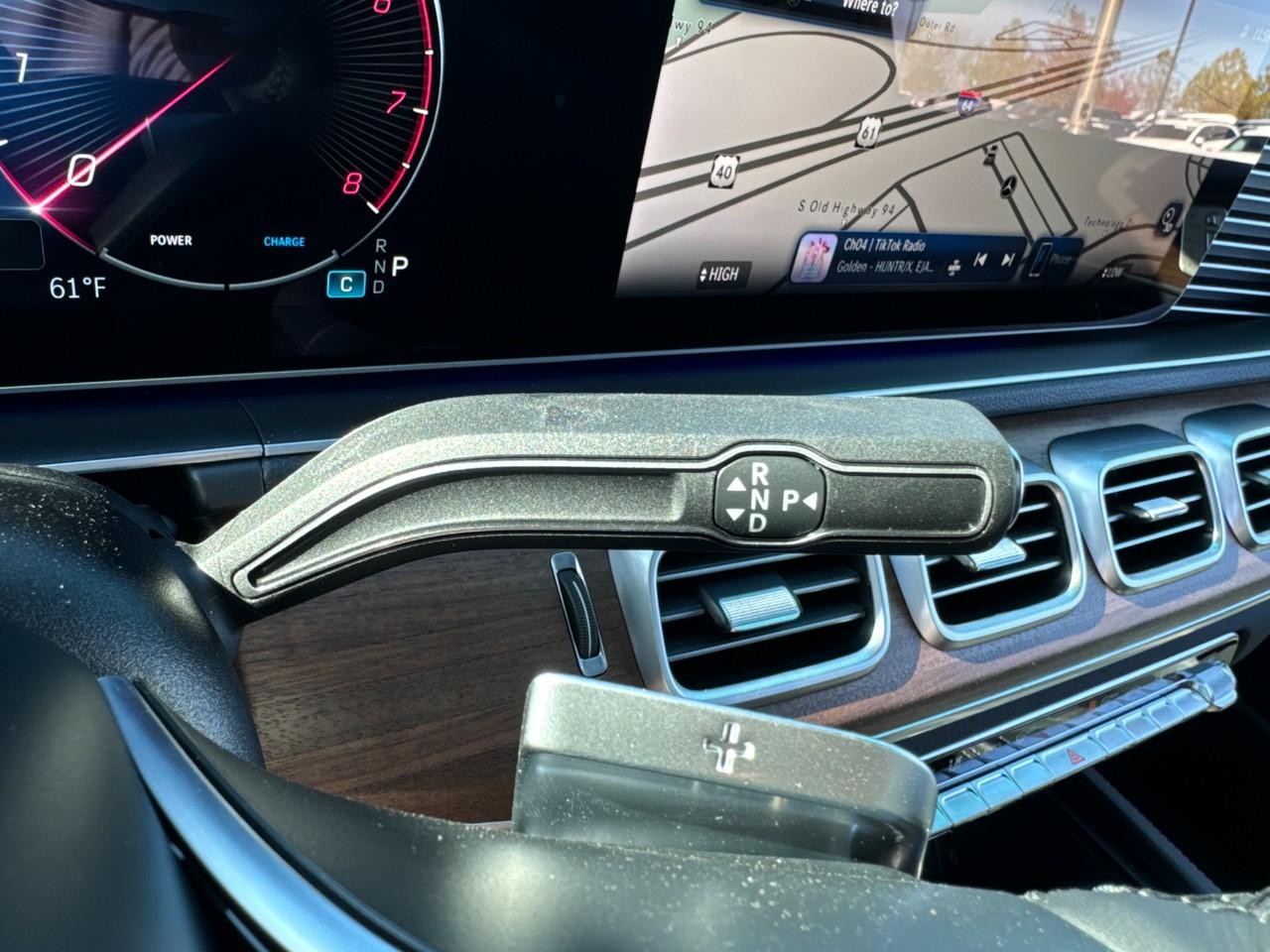 Mercedes-Benz GLE Vehicle Full-screen Gallery Image 36