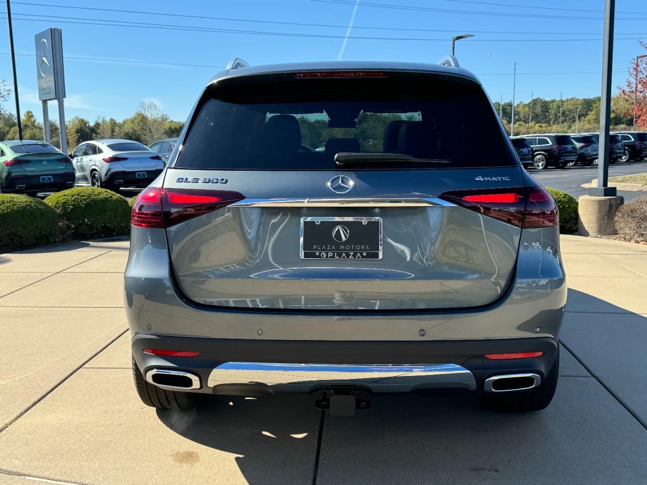 Mercedes-Benz GLE Vehicle Full-screen Gallery Image 9