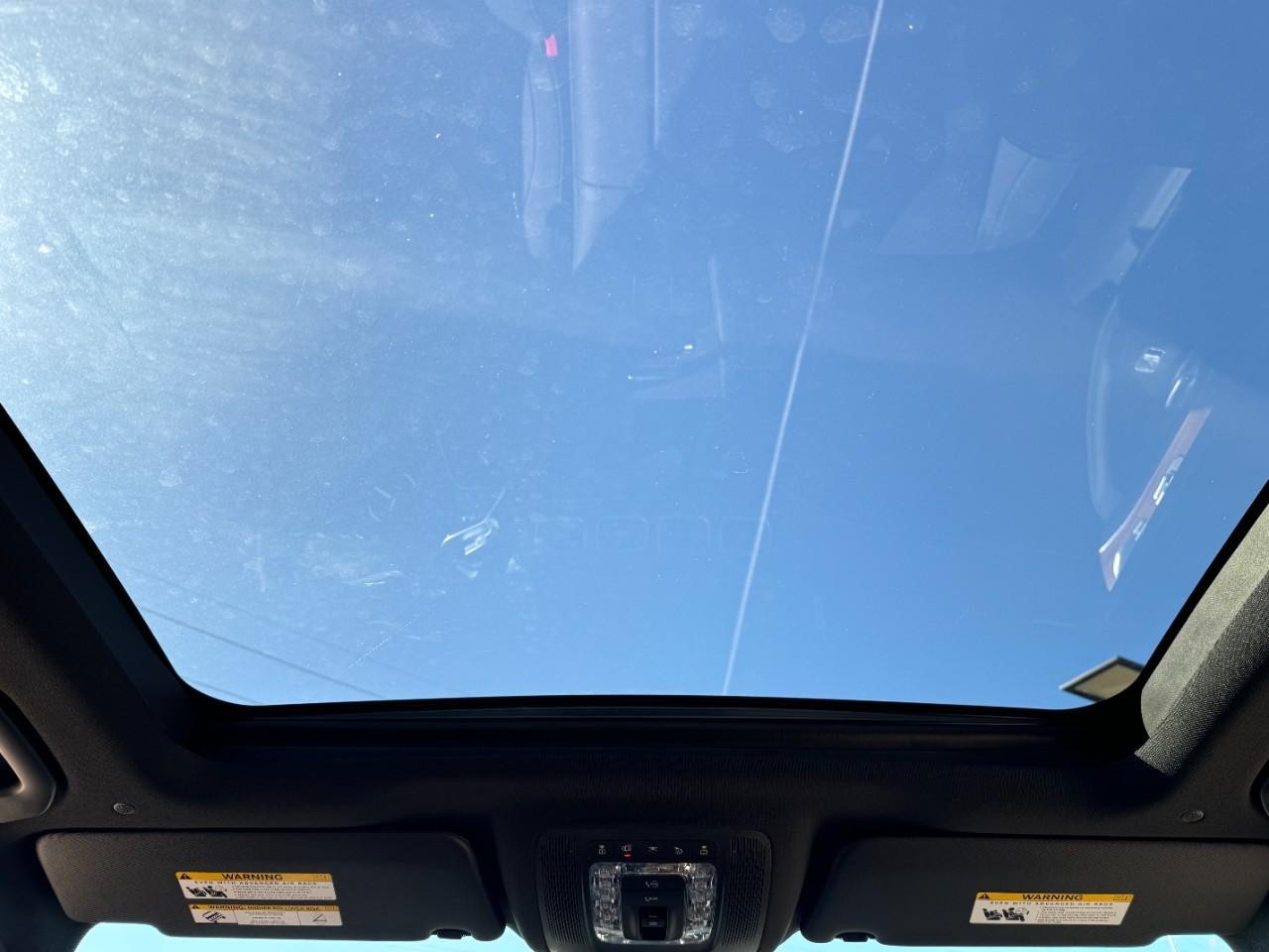 Mercedes-Benz GLE Vehicle Full-screen Gallery Image 11