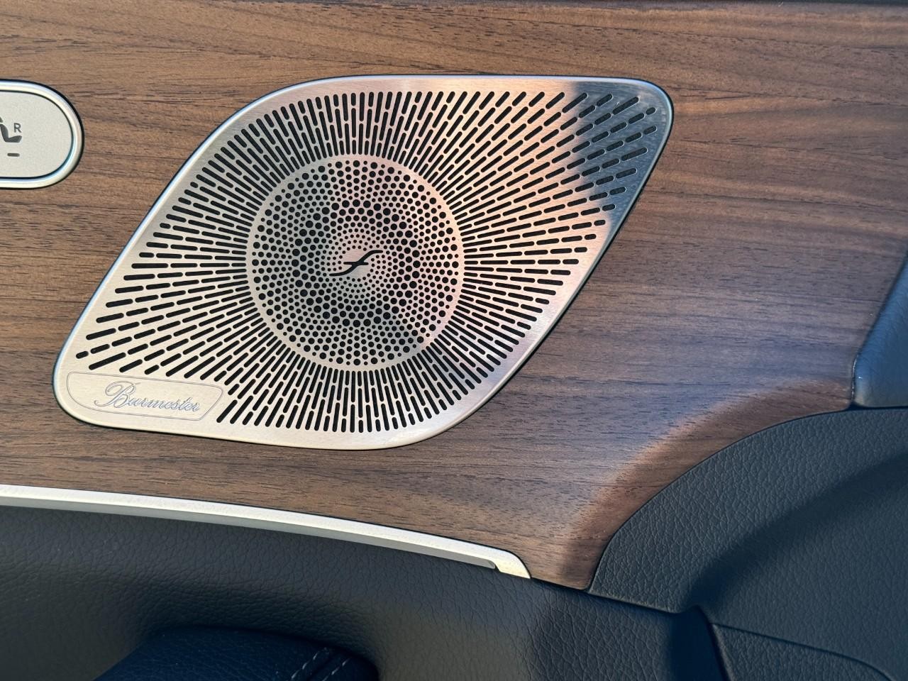 Mercedes-Benz GLE Vehicle Full-screen Gallery Image 24