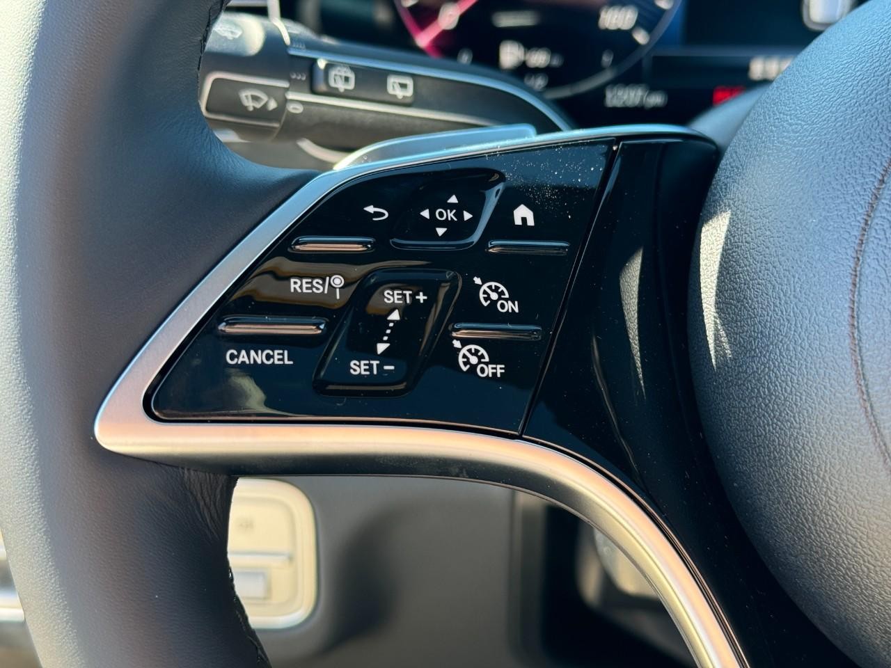 Mercedes-Benz GLE Vehicle Full-screen Gallery Image 33