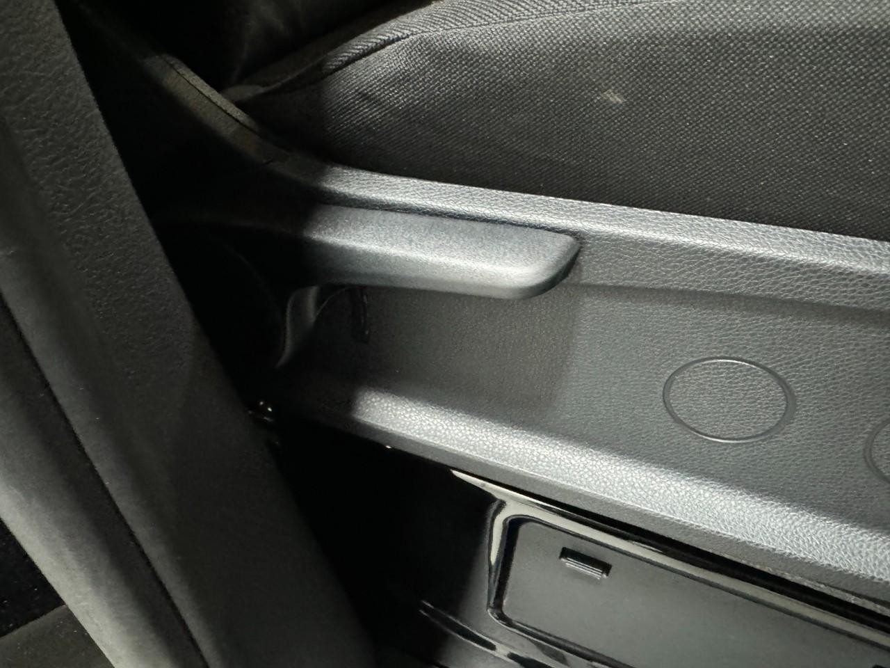 Mercedes-Benz Sprinter Cargo Van Vehicle Full-screen Gallery Image 19