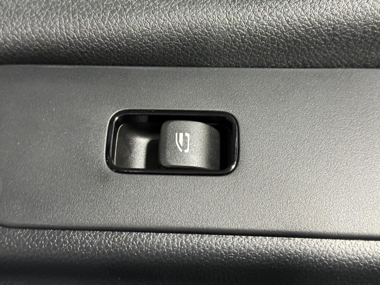 Mercedes-Benz Sprinter Cargo Van Vehicle Full-screen Gallery Image 20