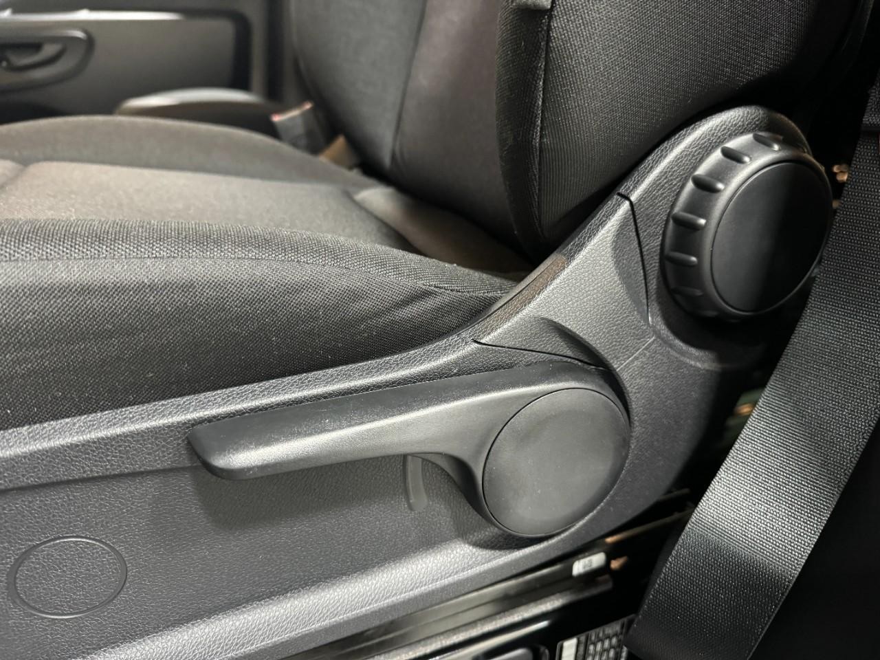 Mercedes-Benz Sprinter Cargo Van Vehicle Full-screen Gallery Image 27