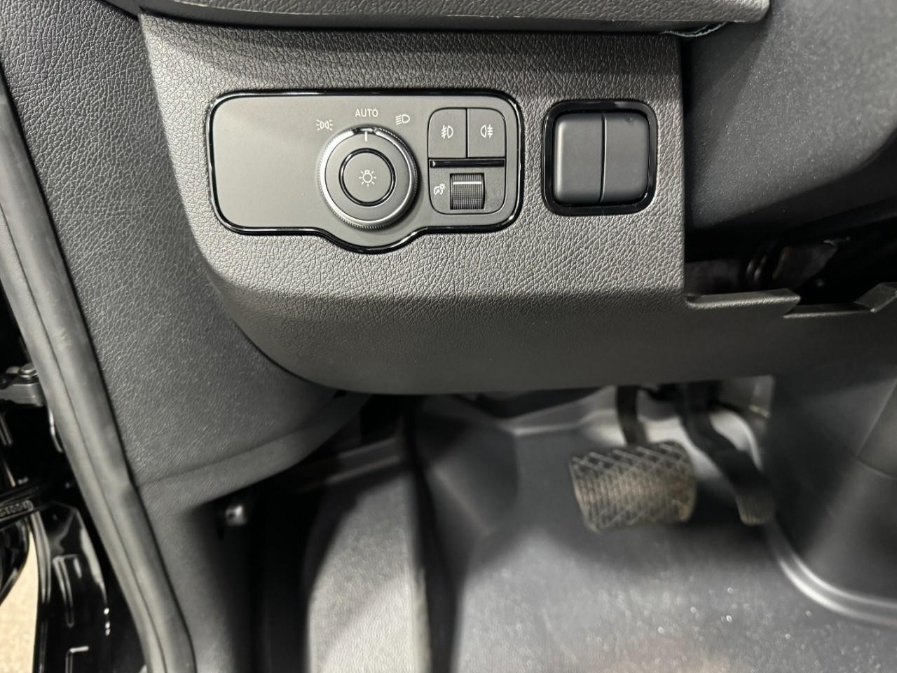 Mercedes-Benz Sprinter Cargo Van Vehicle Full-screen Gallery Image 28