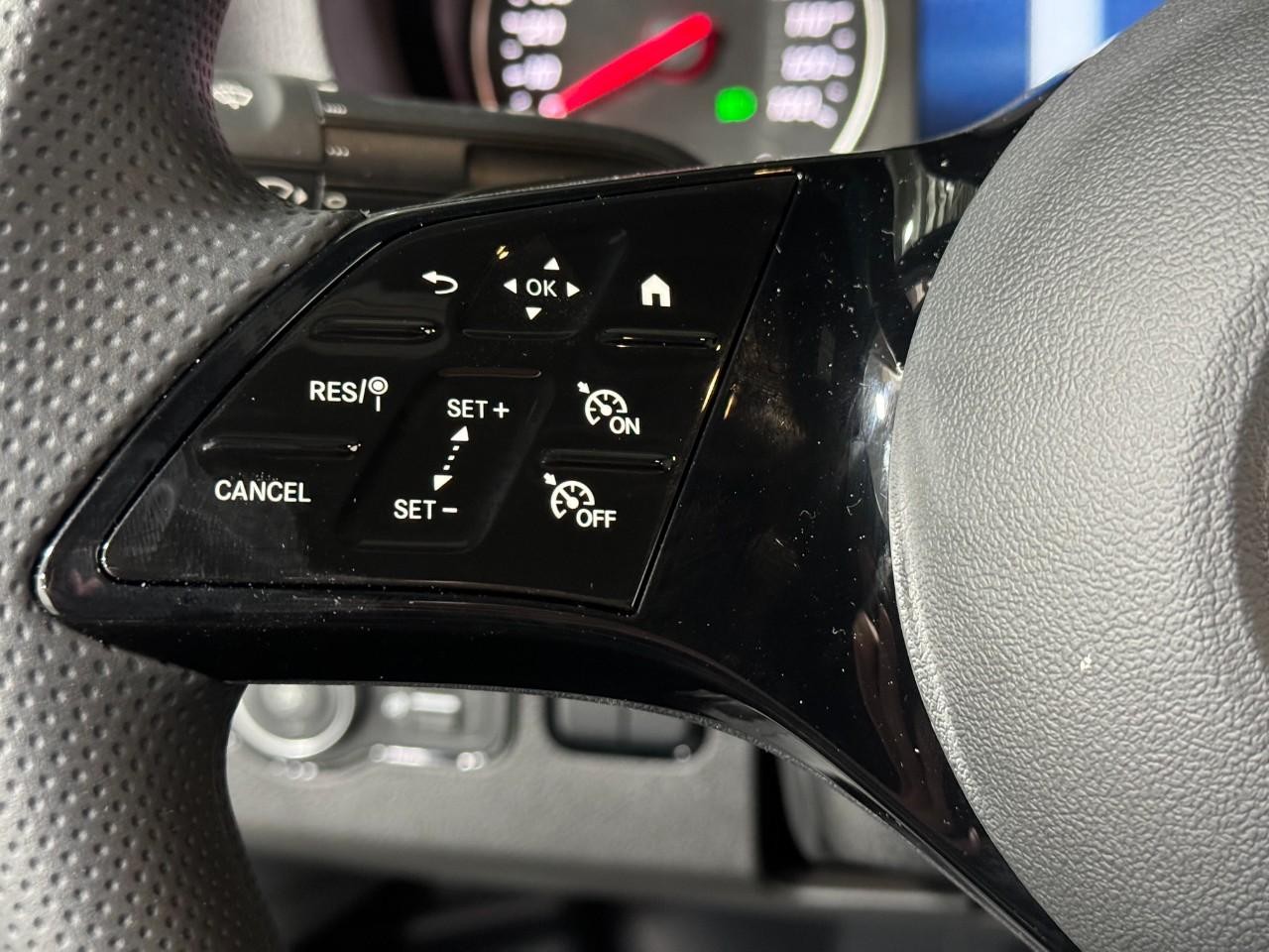 Mercedes-Benz Sprinter Cargo Van Vehicle Full-screen Gallery Image 29