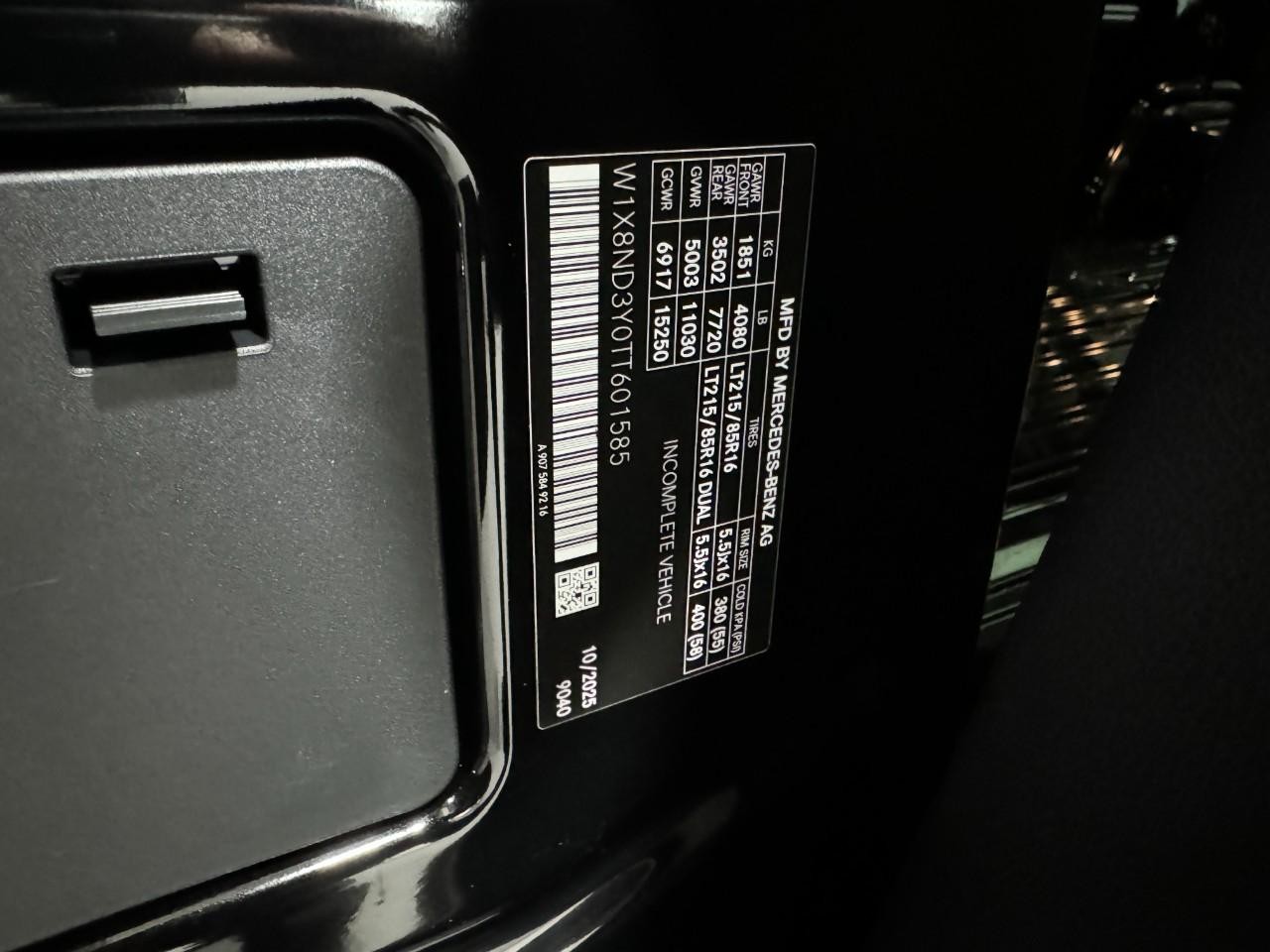 Mercedes-Benz Sprinter Cargo Van Vehicle Full-screen Gallery Image 33