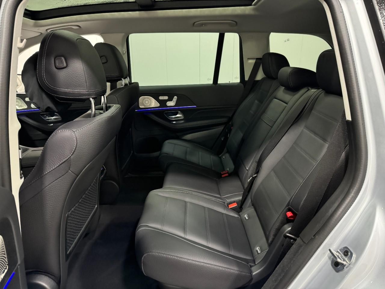 Mercedes-Benz GLS Vehicle Full-screen Gallery Image 8