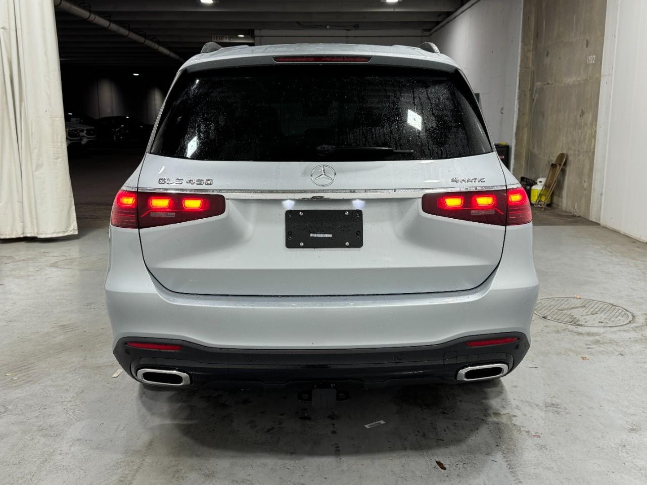 Mercedes-Benz GLS Vehicle Full-screen Gallery Image 9