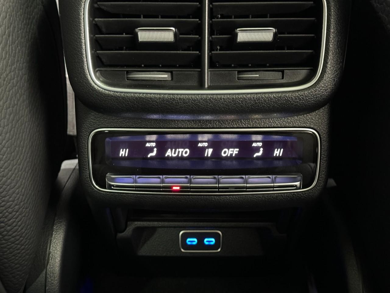 Mercedes-Benz GLS Vehicle Full-screen Gallery Image 11