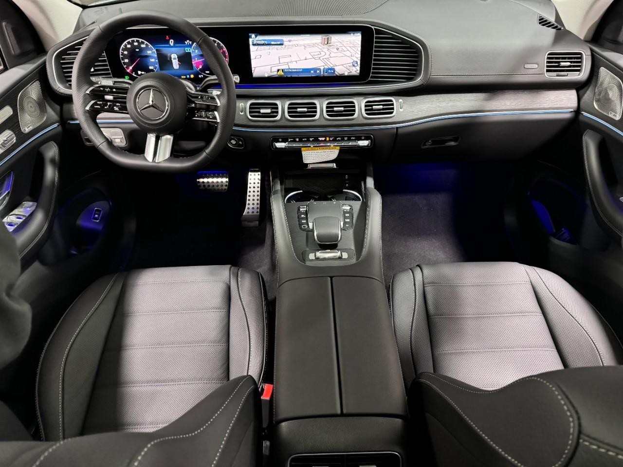 Mercedes-Benz GLS Vehicle Full-screen Gallery Image 13