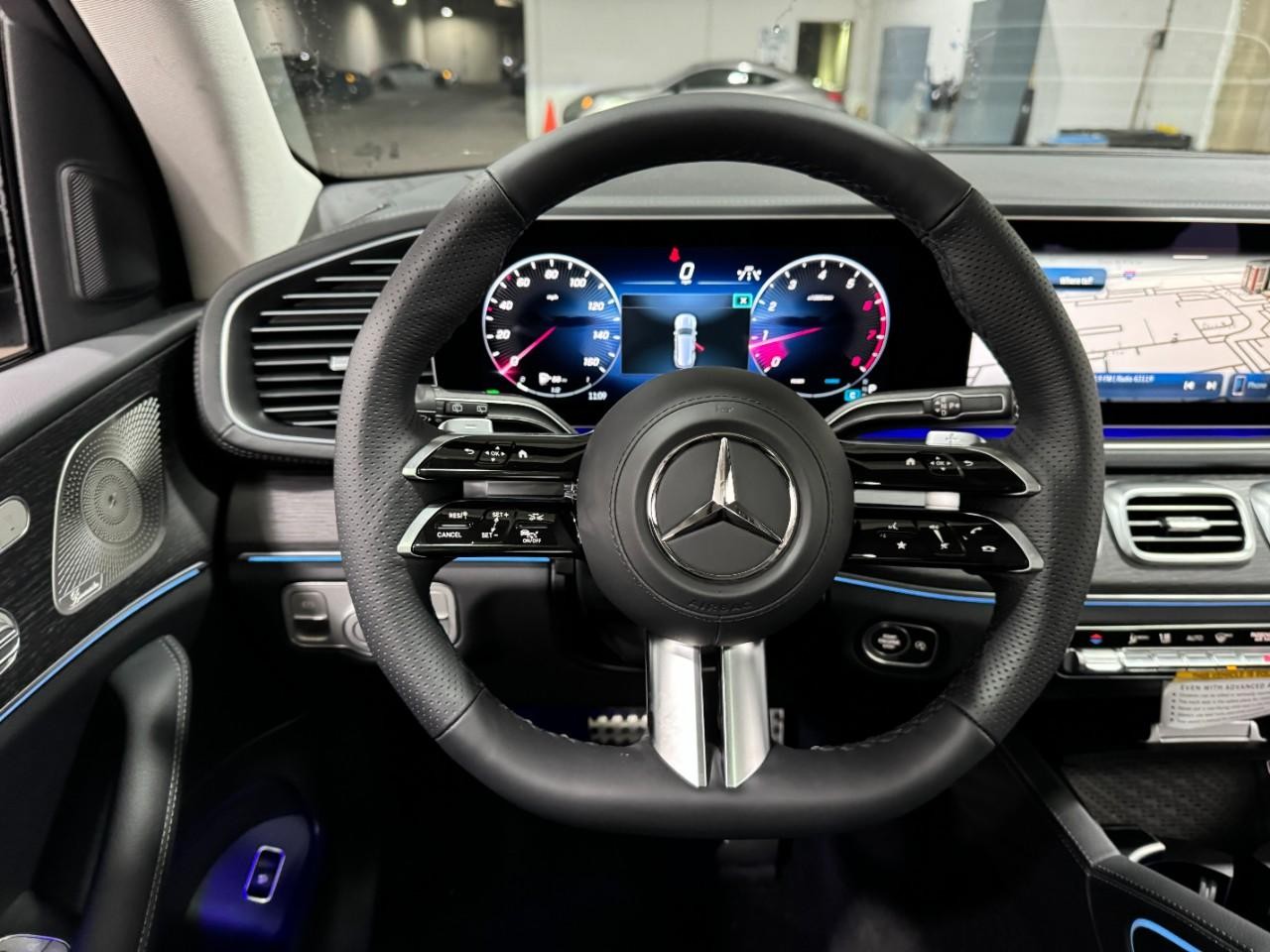 Mercedes-Benz GLS Vehicle Full-screen Gallery Image 14