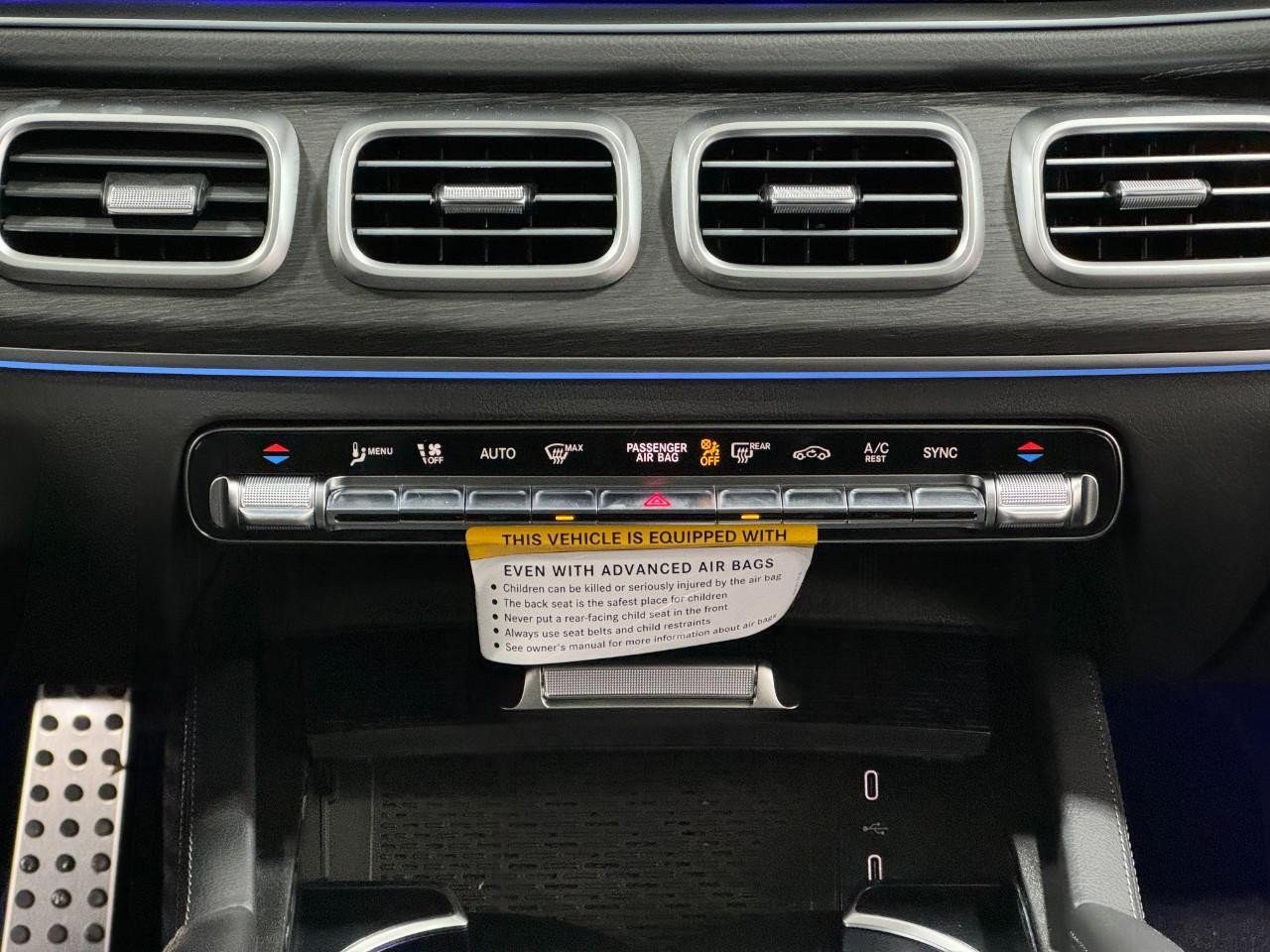 Mercedes-Benz GLS Vehicle Full-screen Gallery Image 16