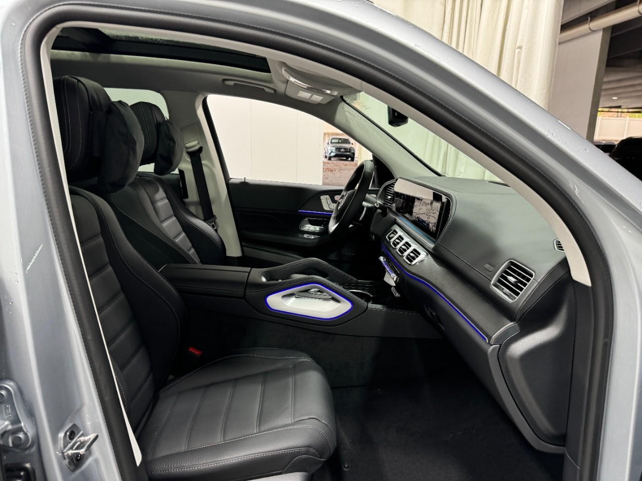 Mercedes-Benz GLS Vehicle Full-screen Gallery Image 19