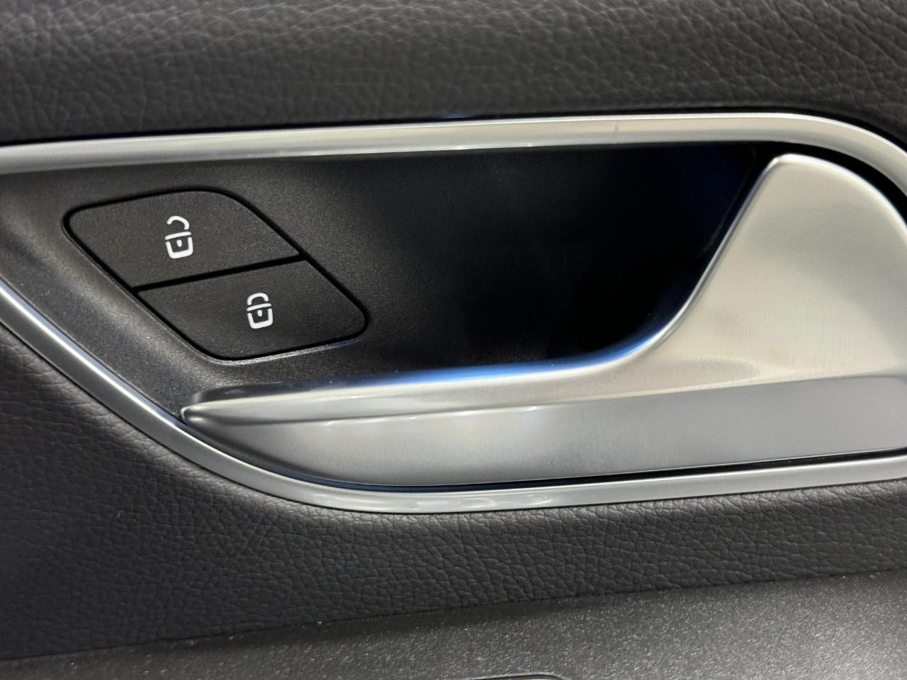 Mercedes-Benz GLS Vehicle Full-screen Gallery Image 22