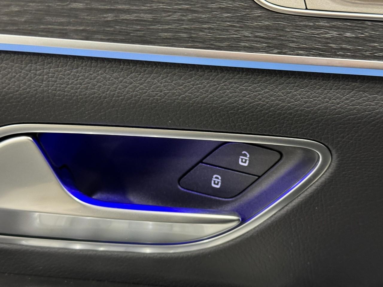 Mercedes-Benz GLS Vehicle Full-screen Gallery Image 26