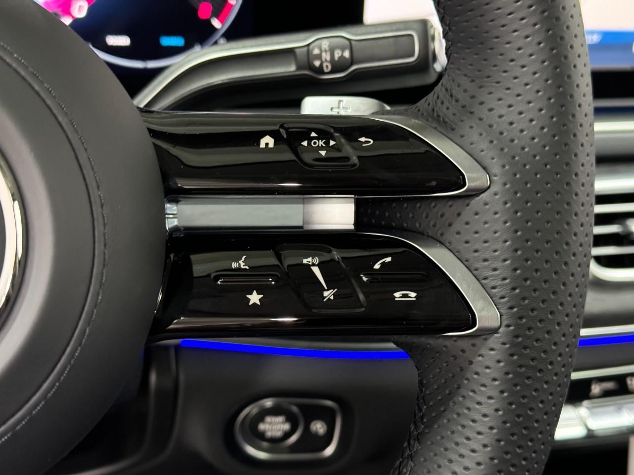 Mercedes-Benz GLS Vehicle Full-screen Gallery Image 33