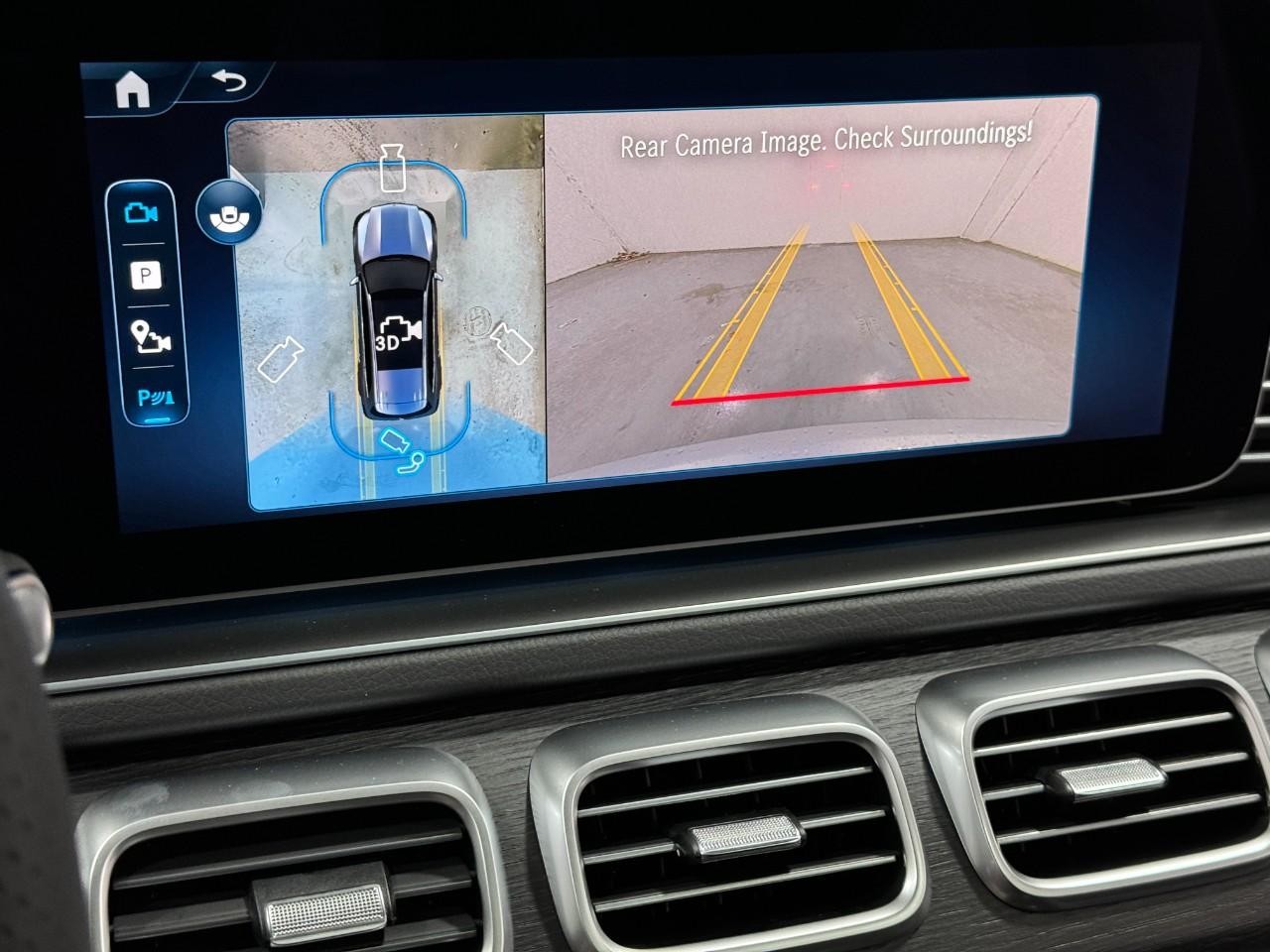 Mercedes-Benz GLS Vehicle Full-screen Gallery Image 36